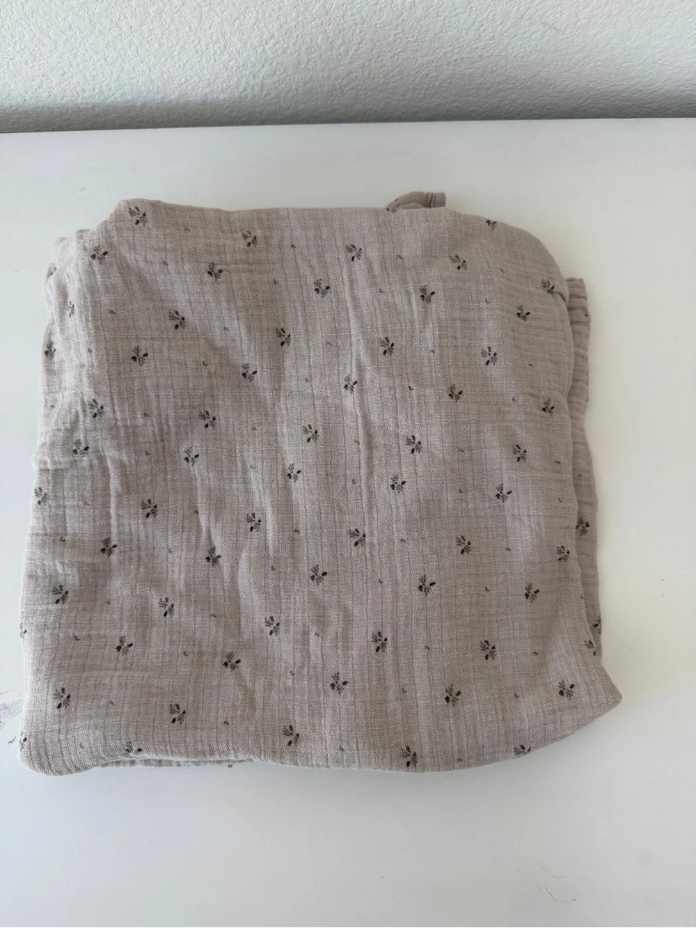 Neutral Beige Floral Baby Bib - Soft Muslin Feeding Bib